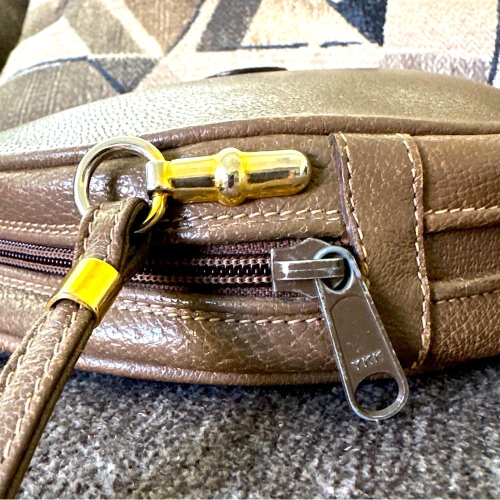 DO NOT BUY Gucci Leather Disc Bag - Picture 7 of 14